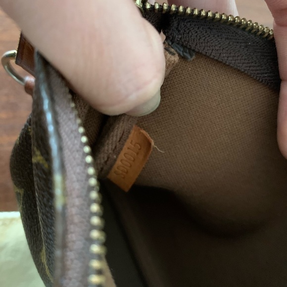 SOLD Louis Vuitton Pochette Accessoires - Picture 6 of 8